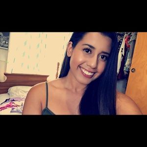 Meet your Posher, Flora